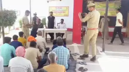 बहराइच: बहराइच जिला कारागार में बंदियों को नशीली दवाओं का सेवन न करने की दिलाई गई शपथ, आयोजित हुआ जागरूकता शिविर