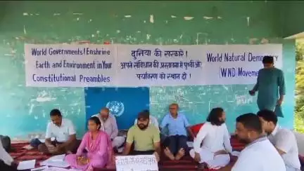दरभंगा: लहेरियासराय में वर्ल्ड नेचुरल डेमोक्रेसी द्वारा धरना प्रदर्शन