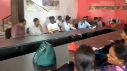 हज़ारीबाग: भराजो पंचायत भवन में विकास योजनाओं पर समीक्षा बैठक, पारदर्शिता और समयबद्ध क्रियान्वयन पर ज़ोर