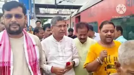 साहिबगंज: साहिबगंज रेलवे स्टेशन पर राज्यसभा सांसद आदित्य साहू का भाजपा कार्यकर्ताओं ने किया भव्य स्वागत