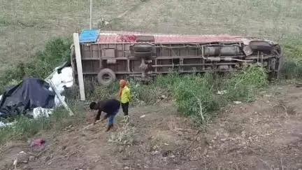 पानीपत: पानीपत में चलते कंटेनर के सामने बाइक चालक ने मारे ब्रेक, हाईवे से गहरी खाई में गिरा कंटेनर