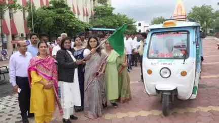शाजापुर: अंतर्राष्ट्रीय नशा निवारण दिवस पर जिला मुख्यालय में रैली, कलेक्टर ने हरी झंडी दिखाकर किया रवाना