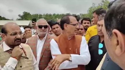सांवेर: कृषि मंत्री शिवराज सिंह ने किसानों की समस्या समझी, सोयाबीन फसल पर की चर्चा