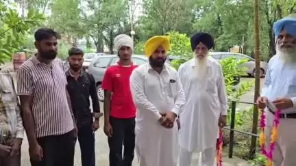 ਬਟਾਲਾ: ਮਾਰਕੀਟ ਕਮੇਟੀ ਦੇ ਚੇਅਰਮੈਨ ਰਣਜੀਤ ਸਿੰਘ ਬਾਠ ਨੂੰ ਆਮ ਆਦਮੀ ਪਾਰਟੀ ਨੇ ਡੇਰਾ ਬਾਬਾ ਨਾਨਕ ਤੋਂ ਹਲਕਾ ਇੰਚਾਰਜ ਥਾਪਿਆ