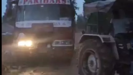 रामपुर नैकिन: ग्राम खड्डी की लीला साहू का वीडियो वायरल, नितिन गडकरी से सड़क बनवाने की मांग