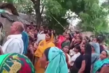 आलापुर: बंदीपुर में तमसा तट पर मायके वालों की तू तू मैं मैं के बीच मृतका सीता का हुआ अंतिम संस्कार