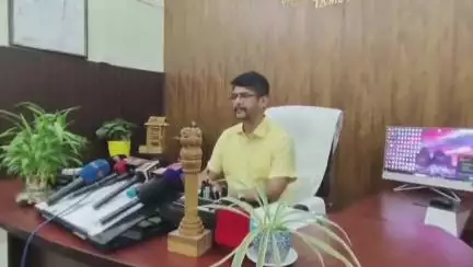 তামুলপুৰ: জিলা প্ৰশাসনৰ উদ্যোগত ৰাজ্যিক ভিত্তিত মাৰাথন দৌৰ প্ৰতিযোগিতা,সংবাদমেলত সদৰি কৰে জিলা আয়ুক্ত পংকজ চক্ৰৱৰ্তীয়ে