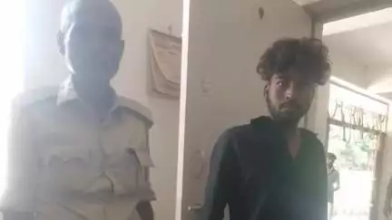 रानीगंज: परसाहाट से देसी कट्टे के साथ एक युवक को स्थानीय लोगों ने पकड़ा, पुलिस के हवाले किया