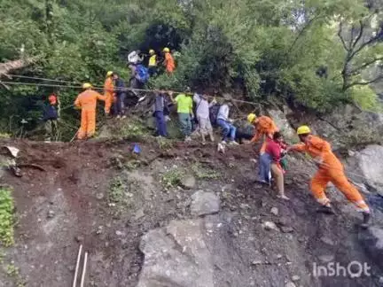 रुद्रप्रयाग: रुद्रप्रयाग पुलिस और प्रशासन की सतर्कता से 1269 यात्रियों का किया गया रेस्क्यू