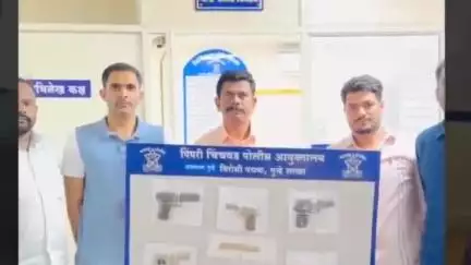 मावळ: तळेगाव दाभाडे येथे जुन्या पुणे मुंबई महामार्गावर ५ देशी पिस्तूल, २० काडतुसेसह ३ गुन्हेगारांना अटक