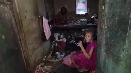 রাজগঞ্জ: ভগতপুর চাবাগানে বন্ধ কোয়ার্টারে পড়ে থাকা অসহায় মা ও ছেলের চিকিৎসার প্রক্রিয়া শুরু করল স্বাস্থ্য দপ্তর
