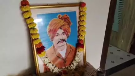 शिरोळ: राजर्षी शाहू महाराज यांच्या फोटो पूजनकडे भादोले सरपंचासह ग्रामपंचायत पदाधिकाऱ्यांनी फिरवली पाठ