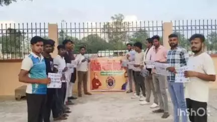अरवल: गांधी मैदान अरवल में एबीवीपी अरवल द्वारा आपातकाल की 50वीं बरसी पर शांति प्रदर्शन, लोकतंत्र की रक्षा का लिया संकल्प