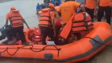 खड्डा: खडडा भैसहा क्षेत्र में बाढ़ आपदा से निपटने के लिए कुशीनगर में हुआ मॉक ड्रिल का आयोजन, बाढ़ से निपटने की तैयारी की गई