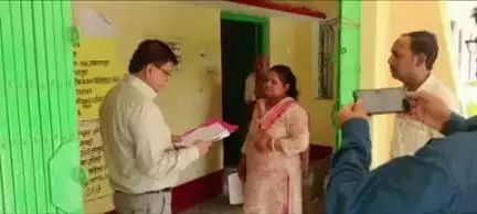 खड़गपुर: प्रखंड क्षेत्र में डीएसएलआर ने 1200 से अधिक मतदाताओं वाले मतदान केंद्र का किया निरीक्षण