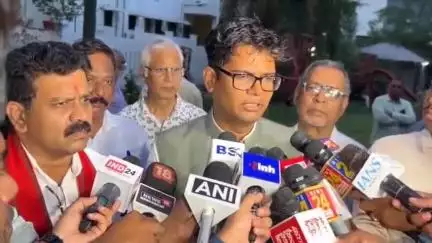 रायगढ़: रायगढ़ विधायक व वित्त मंत्री ओपी चौधरी ने कहा, डॉ. सुरेंद्र दुबे एक जिंदादिल व्यक्तित्व थे, निधन पर दी श्रद्धांजलि