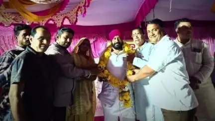 सुवासरा: गायत्री मंदिर परिसर में शेड निर्माण के लिए विधायक ने किया भूमि पूजन, नगर की जनता रही मौजूद