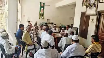 बुढ़ाना: बुढाना तहसील क्षेत्र के गांव गढ़ीनौआबाद मे बुढ़ाना विधानसभा से विधायक राजपाल बालियान ने क्षेत्र के लोगो की जनसमस्याए सनी