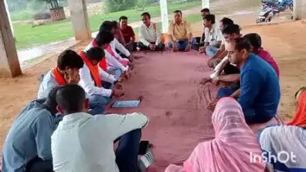 कामडारा: महादेव मंडा मंदिर कामडारा में विहिप व बजरंग दल की नई कमेटी गठन के बाद पौधरोपण किया गया