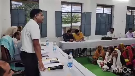 डूंगरपुर: जिला कलक्टर ने रात्रि चौपाल आयोजित की, सुनीं परिवेदना और प्रतिभावान छात्रों को मिला प्रोत्साहन