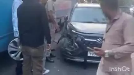 डेरा गोपीपुर: मुबारकपुर रानीताल पर बगलामुखी मंदिर के पास एक बस और कार में हुई जोरदार टक्कर, हादसे में कार को हुआ नुकसान
