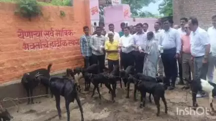 जळकोट: प्रधानमंत्री धरती आबा जनजाती ग्राम उत्कर्ष अभियानांतर्गत मौजे गव्हाण येथे जनजागृतीपर कार्यमोहिम  पशु लसीकरण शिबीर संपन्न