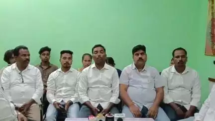 ଝାରସୁଗୁଡା: BJD ବ୍ରଜରାଜନଗର ପକ୍ଷରୁ ଗାନ୍ଧିଛକ ଠାରେ ସାମ୍ବାଦିକ ସମ୍ମିଳନୀ ଅନୁଷ୍ଠିତ, ବିରୋଧ ପ୍ରଦର୍ଶନ ସମୟରେ ପୋଲିସ ଉଠାଇନେବା ଘଟଣାକୁ ନିନ୍ଦା