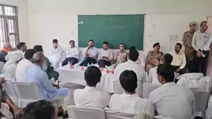 नूह: रात्रि ठहराव के दौरान नूह एसपी व डीसी खानपुर गांव पहुंचे