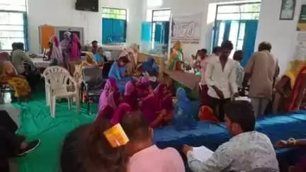 धरियावद: धरियावद के उपखण्ड अधिकारी ने ग्राम पंचायत गोठडा में आयोजित शिविर का किया निरीक्षण