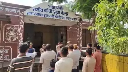 झाला की चौकी में नशा मुक्त भारत अभियान के तहत ग्राम पंचायत में ग्रामीणों को नशा नहीं करने की दिलाई शपथ