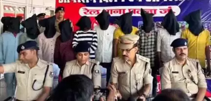 पटना ग्रामीण: पटना जंक्शन से ट्रेनों में लूटपाट करने वाले 10 अपराधी गिरफ्तार, रेल एसपी ने दी जानकारी