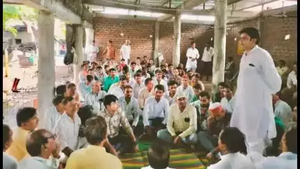 राजगढ़: कालीपीठ में 'संगठन से सर्जन' अभियान के तहत कांग्रेस कमेटी की बैठक आयोजित