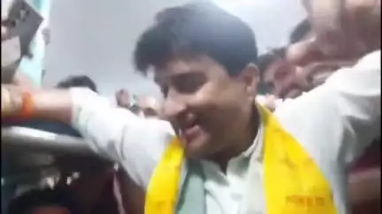 शिवपुरी नगर: ग्वालियर-बेंगलुरु एक्सप्रेस में यात्रियों संग अंताक्षरी खेलते दिखे केंद्रीय मंत्री ज्योतिरादित्य सिंधिया!