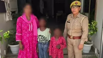 रामपुर: थाना खजुरिया क्षेत्र से एंटी-रोमियो टीम ने गुम हुई दो नाबालिग बच्चियों को उनके परिजनों से मिलवाया