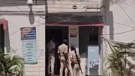 पंडारक: पंडारक थाने की पुलिस ने मारपीट और एससी/एसटी एक्ट के मामले में दो आरोपियों को किया गिरफ्तार