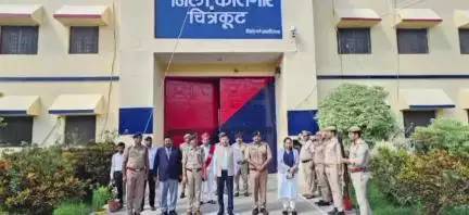 कर्वी: चित्रकूट जनपद के न्यायाधीश एवं पुलिस अधीक्षक ने जिला कारागार का किया निरीक्षण