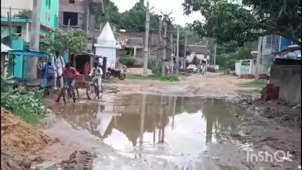गोड्डा: गोड्डा मुफस्सित थाना मुख्य सड़क से बायपास रोड सरकंडा मस्जिद तक जल जमाव ग्रामीण परेशान #Jansamasya