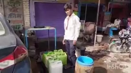 बारां: किशनगंज: शहर के शिवाजी नगर, नारेडा रोड समेत कई कॉलोनियों में नहीं हुई जलापूर्ति, पानी के लिए भटकते दिखे लोग