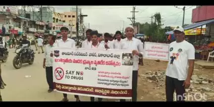 తాండూరు: మత్తు పదార్థాల జోలికి వెళ్లి జీవితాలను నాశనం చేసుకోరాదు: తాండూర్ డిఎస్పి బాలకృష్ణారెడ్డి