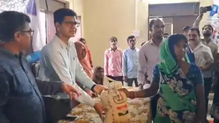 किशनगंज: किशनगंज विधानसभा में राष्ट्रीय अनुसूचित जनजाति आयोग के संयुक्त सचिव अमित निर्मल ने शिविरों का किया निरीक्षण
