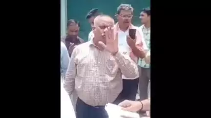 खेकड़ा: सिलाना में अस्थाई नाली निर्माण को लेकर विवाद, राजस्व विभाग ने नाली बंद कराई, ग्रामीणों में आक्रोश