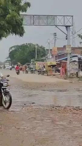 खलीलाबाद: ग्राम काटे में पलटा ई-रिक्शा, चालक समेत तीन लोग हुए घायल, पब्लिक एप न्यूज़ ने पहले ही प्रशासन को चेताया था