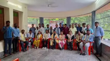 ଭଞ୍ଜନଗର: ଭଞ୍ଜନଗର ସାମ୍ବାଦିକଙ୍କ ପକ୍ଷରୁ ଡାକ ବଙ୍ଗଳା ଠାରେ ସୂଚନା ଓ ଲୋକସମ୍ପର୍କ ଅଧିକାରୀଙ୍କୁ ଅବସରକାଳୀନ ସମ୍ବର୍ଦ୍ଧନା କାର୍ଯ୍ୟକ୍ରମ ଅନୁଷ୍ଠିତ ।
