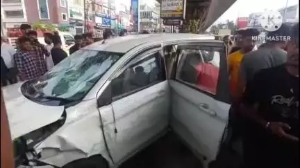 ఇబ్రహీంపట్నం: మద్యం మత్తులో విధ్వంసం డ్రైవర్ను అదుపులోకి తీసుకున్న పోలీసులు