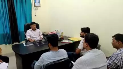 अमरपुर: अमरपुर प्रखंड मुख्यालय में बीडीओ ने की बैठक, आवास सर्वे जांच के लिए कर्मियों की नियुक्ति की