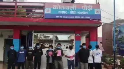 पौड़ी: शराब पीकर हुडदंग मचाने वाले 14 लोगों को गिरफ्तार किया गया, ढाबे पर अवैध शराब बेचने वाले संचालक पर भी हुई कार्रवाई