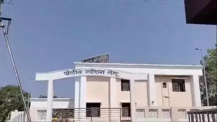 सेलू: नापिकी कर्जाला कंटाळून शेतकऱ्यांने घेतला गळफास सेलू तालुक्यातील आहेरबोरगाव येथील घटना