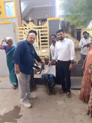 శింగనమల: గార్లదిన్నె మండల కేంద్రంలో 65 సంవత్సరాల పైబడిన వారికి ఇంటి వద్దకు వెళ్లి రేషన్ పంపిణీ చేయాలని జిల్లా జాయింట్ కలెక్టర్ శి