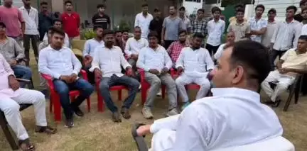 पटना ग्रामीण: तेज प्रताप यादव ने पटना आवास पर 'हर शाम जनता के नाम' कार्यक्रम में 'सीधी बात सीधा समाधान' का किया आयोजन