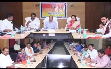 बिंद्रानवागढ़ गरियाबंद: सांसद श्रीमती रूपकुमारी चौधरी ने सड़क सुरक्षा समिति की बैठक ली, अधिकारियों को यातायात नियमों का पालन कराने के दिए निर्देश